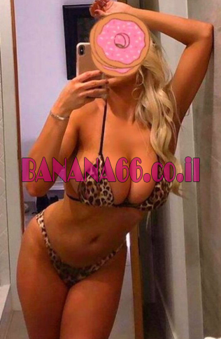 אטרקטיבי עם רגליים דקיקות